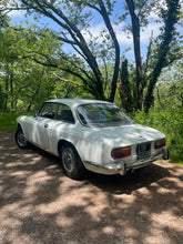 Charger l&#39;image dans la galerie, Alfa Romeo 2000 GTV 1971
