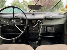 Charger l&#39;image dans la galerie, Renault R3 1961
